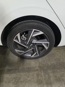 صورة 8 لـ 2025 Hyundai ELANTRA SE
