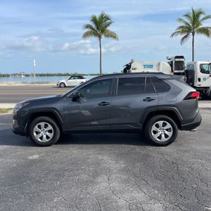صورة 2 لـ 2021 Toyota RAV4 LE