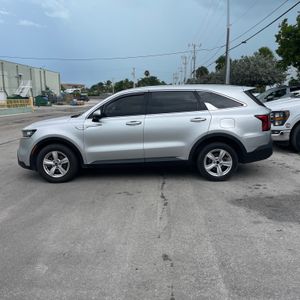 2021 KIA SORENTO LX photo 2