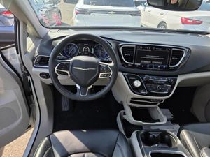 CHRYSLER PACIFICA TOURING L - 4