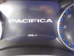CHRYSLER PACIFICA TOURING L - 5