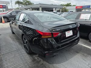 2025 Nissan ALTIMA SR thumbnail 18