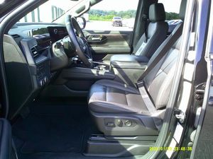 2025 Chevrolet TAHOE LT 照片 3