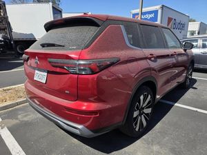 2025 Mitsubishi OUTLANDER 照片 2