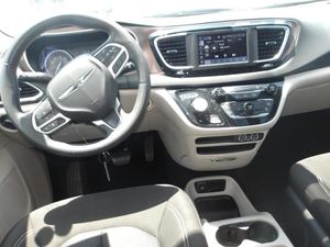 CHRYSLER VOYAGER LX - 8