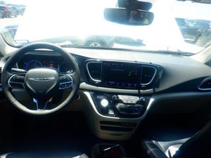 CHRYSLER PACIFICA TOURING L - 4