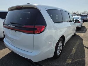 CHRYSLER PACIFICA TOURING L - 2