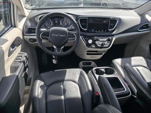 CHRYSLER PACIFICA TOURING L - 4