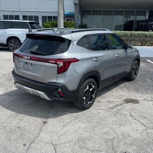 2025 KIA SELTOS EX photo 5
