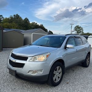 2011 Chevrolet TRAVERSE LT photo 1