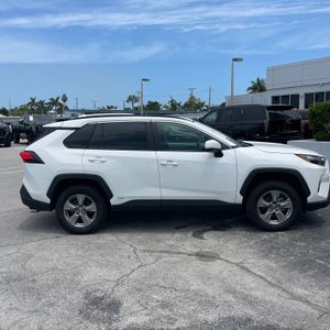 صورة 6 لـ 2025 Toyota RAV4 HYBRID XLE
