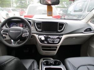 2024 Chrysler PACIFICA TOURING L — фото 4
