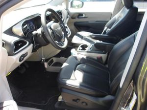 CHRYSLER PACIFICA TOURING L - 3