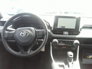 2025 Toyota RAV4 LE — фото 4