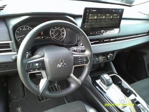 MITSUBISHI OUTLANDER SE - 4