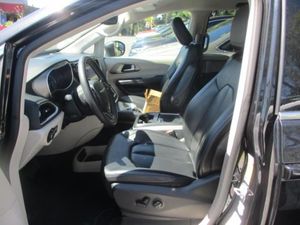 CHRYSLER PACIFICA TOURING L - 3