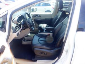 CHRYSLER PACIFICA TOURING L - 3