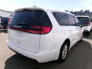 CHRYSLER PACIFICA TOURING L - 2