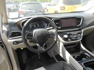 CHRYSLER PACIFICA LIMITED - 4