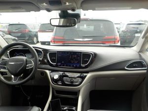 CHRYSLER PACIFICA LIMITED - 4