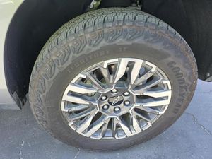 CHEVROLET SUBURBAN Z71 - 10