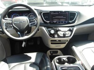 CHRYSLER PACIFICA TOURING L - 4