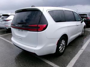CHRYSLER PACIFICA TOURING L - 2