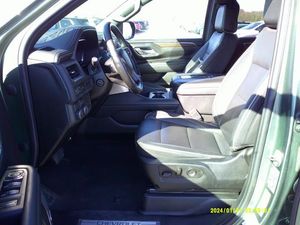 CHEVROLET SUBURBAN PREMIER - 3