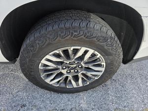 CHEVROLET SUBURBAN Z71 - 10