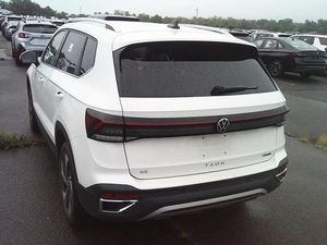 صورة 23 لـ 2025 Volkswagen TAOS SE
