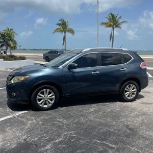 2014 Nissan ROGUE SV — фото 2