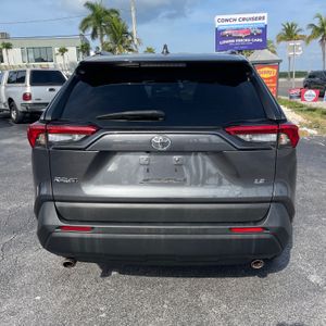 صورة 4 لـ 2021 Toyota RAV4 LE