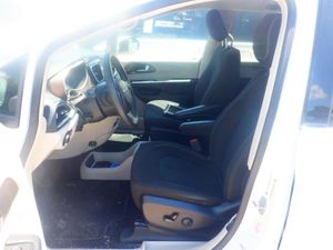 CHRYSLER VOYAGER LX - 3