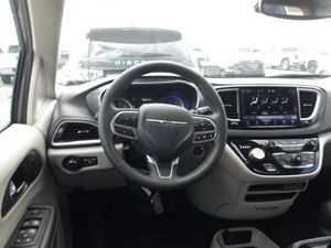 CHRYSLER PACIFICA TOURING L - 4