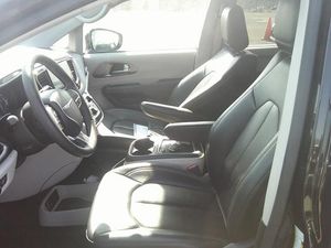 CHRYSLER PACIFICA TOURING L - 3