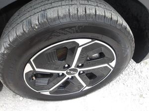 2025 KIA NIRO LX — фото 10