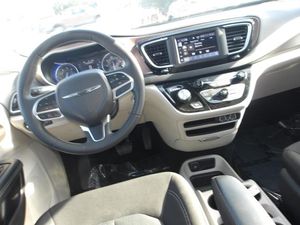 CHRYSLER VOYAGER LX - 8