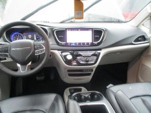 2023 Chrysler PACIFICA TOURING L — фото 4