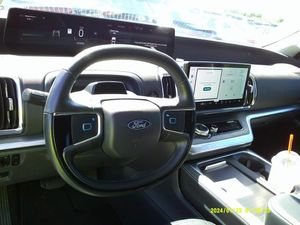 صورة 4 لـ 2025 FORD EXPEDITION PLATINUM