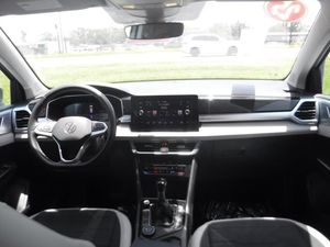 صورة 4 لـ 2025 Volkswagen TAOS SE