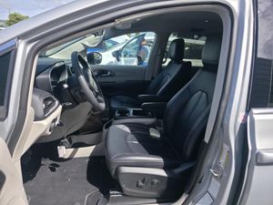 CHRYSLER PACIFICA TOURING L - 3