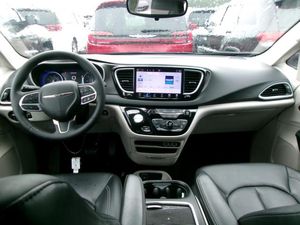 CHRYSLER PACIFICA TOURING L - 4