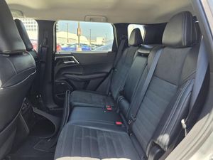 2025 Mitsubishi OUTLANDER SE — миниатюра 21