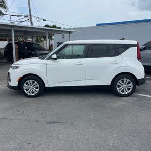 2022 KIA SOUL LX photo 2