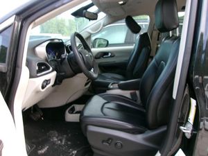 CHRYSLER PACIFICA TOURING L - 3