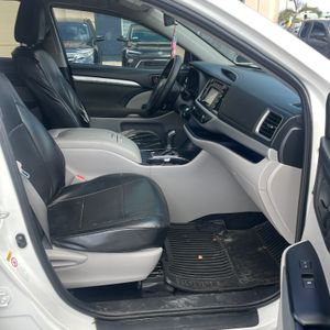 صورة مصغرة 25 لـ 2019 Toyota HIGHLANDER LE