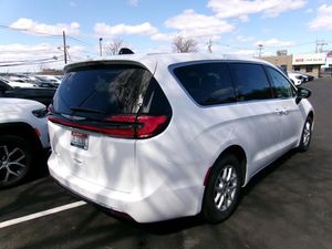 CHRYSLER PACIFICA TOURING L - 2