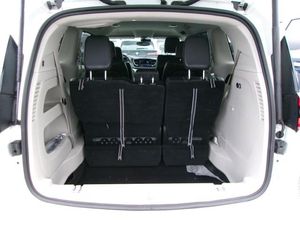 CHRYSLER PACIFICA TOURING L - 6