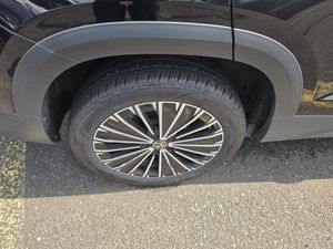 صورة 8 لـ 2025 Volkswagen TAOS SE