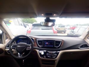 CHRYSLER VOYAGER LX - 4